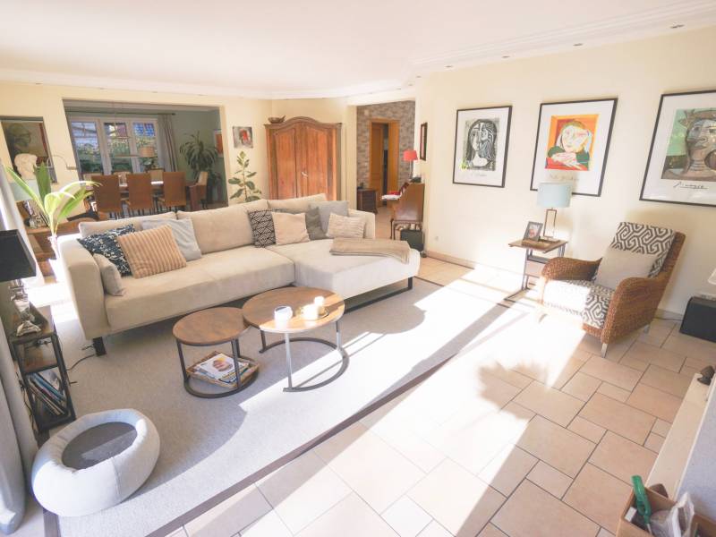 Großzügiges Wohnambiente in Waldrandlage